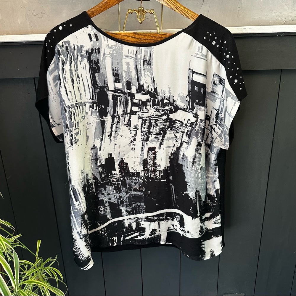 DressBarn Graphic Jeweled Black and White Cityscape Blouse size‎ XL